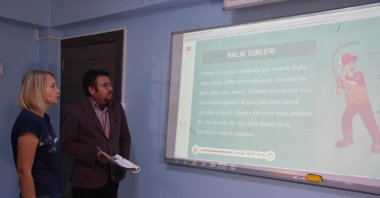 One of the foreign students reading a Turkish text at the Public Education Center in the Menemen district of Izmir, Türkiye, Oct. 31, 2022. (DHA Photo)