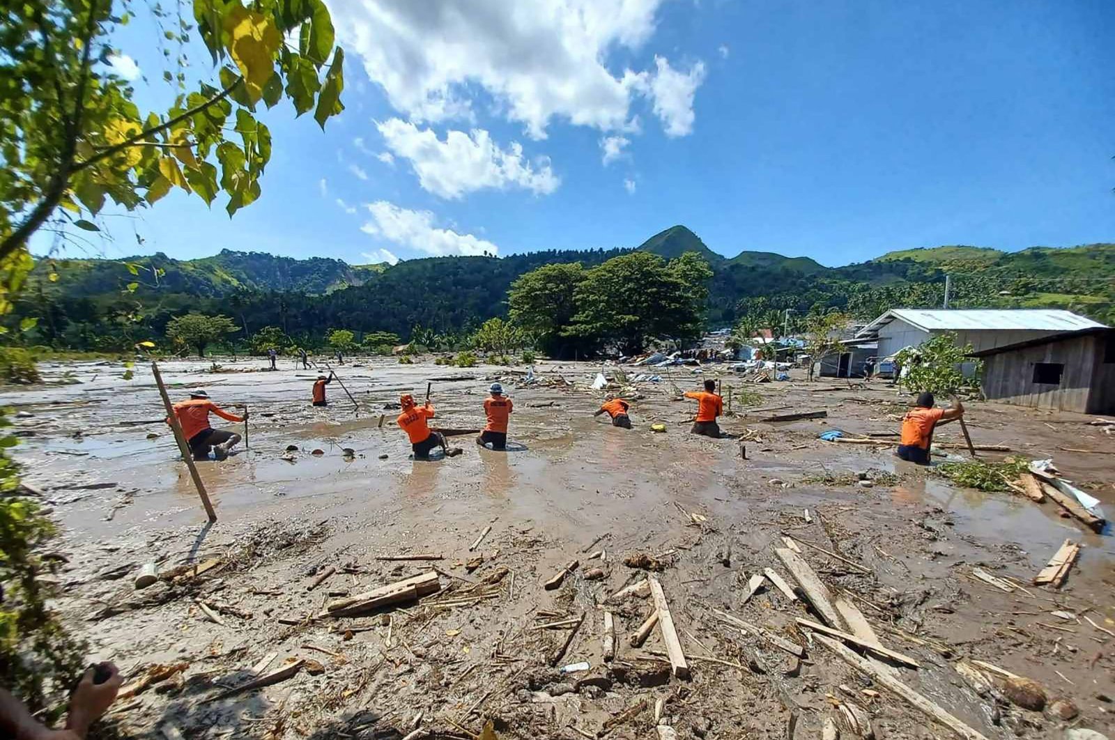 98 tewas, 63 hilang setelah Filipina dilanda banjir, tanah longsor