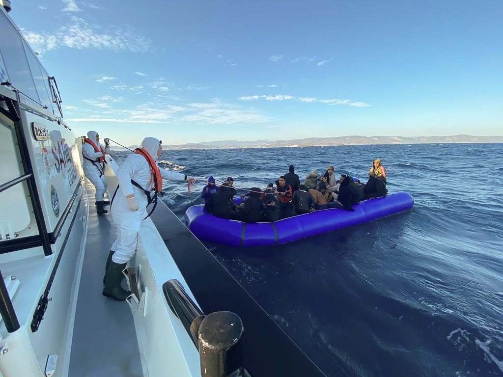 Some 135 irregular migrants were rescued by the Turkish coast guard off Balıkesir province&#039;s Ayvalık district, Türkiye, Oct. 30, 2022 (AA Photo)