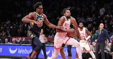 Brooklyn Nets forward Kevin Durant (7) drives against Indiana Pacers forward Jalen Smith (25) in the fourth quarter at Barclays Center, Brooklyn, New York, U.S., Oct 29, 2022. (Reuters Photo)