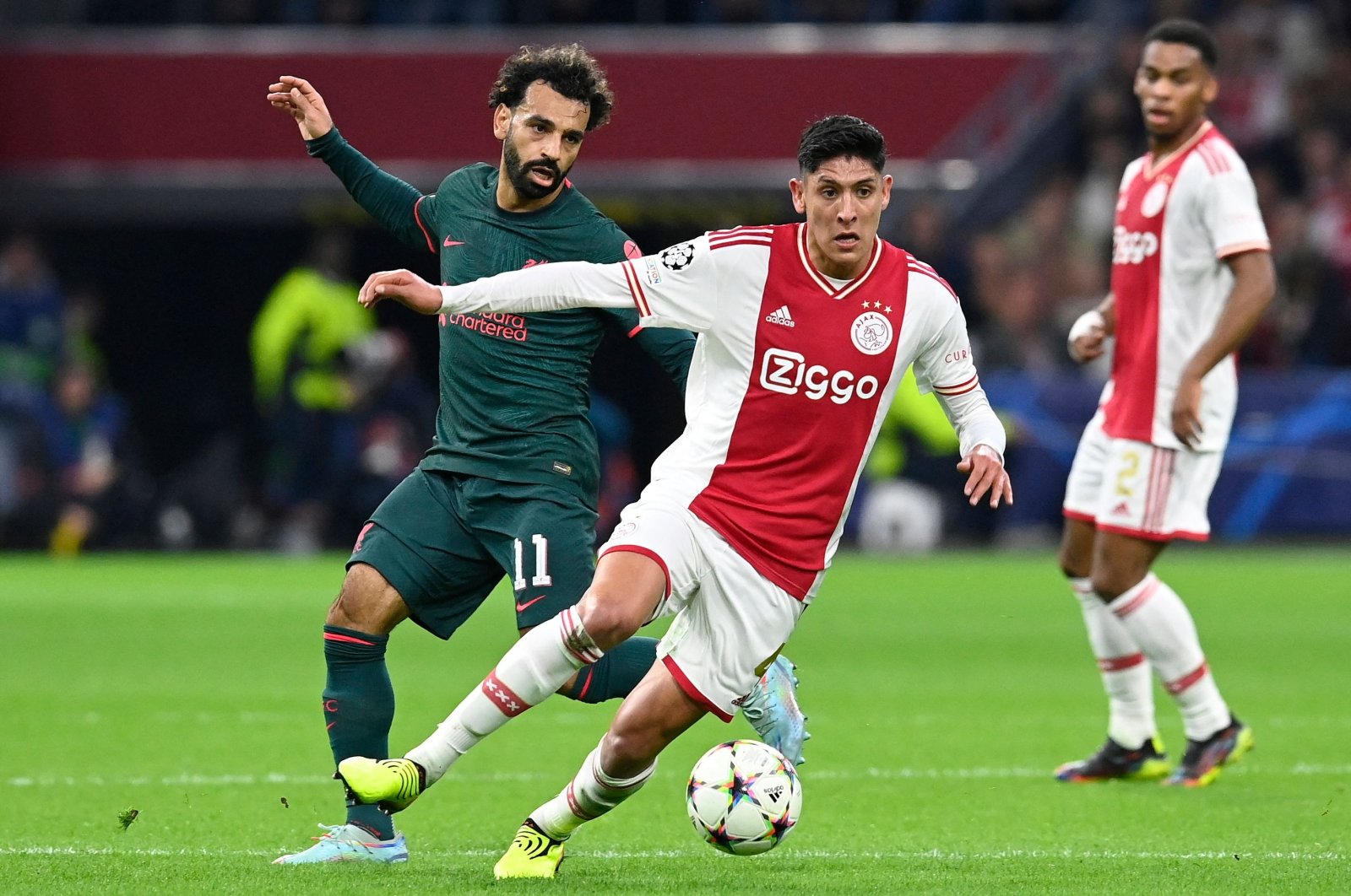 Mohamed Salah (L) fights for the ball with Ajax&#039;s Mexican defender Edson Alvarez (C) during the UEFA Champions League group A football match between Ajax Amsterdam and Liverpool at the Johan Cruijff Arena. Amsterdam, The Netherlands, Oct. 26, 2022. (AFP Photo)