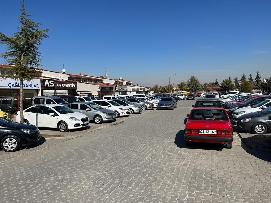 Cars are seen in front of dealerships in the central province of Eskişehir, Türkiye, Nov. 1, 2022. (IHA Photo)