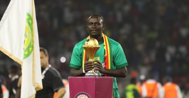 Senegal&#039;s Sadio Mane poses with the trophy after his team&#039;s victory in the 2021 Africa Cup of Nations final football match against Egypt at the Paul Biya &#039;Olembe&#039; Stadium, Yaounde, Cameroon, Feb. 06, 2022. (Getty Images Photo)