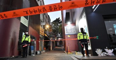 Police stand guard at the cordoned scene of the deadly Halloween crowd surge in the district of Itaewon, Seoul, South Korea, Nov. 1, 2022. (AFP Photo)