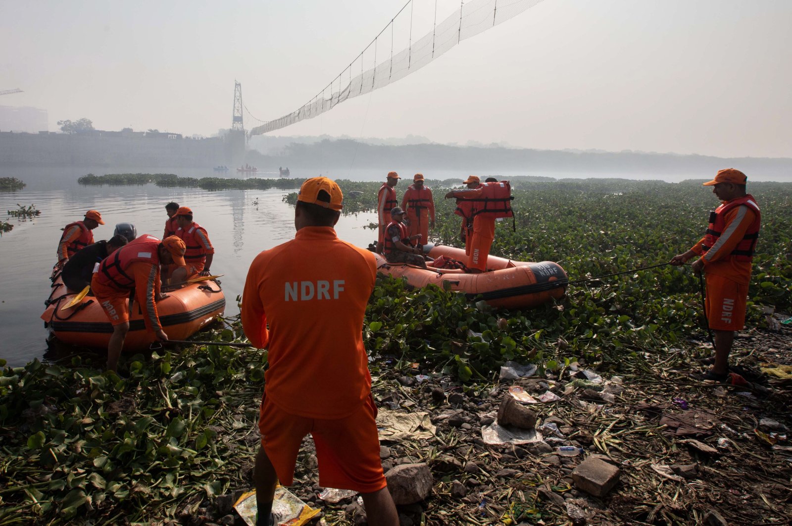 Jaksa India menyalahkan perusahaan renovasi atas runtuhnya jembatan yang mematikan