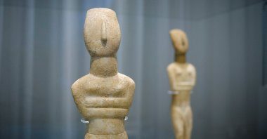 Marble Cycladic female figurines are displayed during the opening of the exhibition &#039;&#039;Homecoming. Cycladic treasures on their return journey&#039;&#039; at Museum of Cycladic Art, Athens, Greece, Nov. 2, 2022. (Reuters Photo)