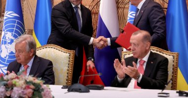 U.N. Secretary-General Antonio Guterres, Ukrainian Infrastructure Minister Oleksandr Kubrakov, Turkish President Recep Tayyip Erdoğan and Turkish Defence Minister Hulusi Akar attend a signing ceremony in Istanbul, Turkey July 22, 2022. (Reuters File Photo)