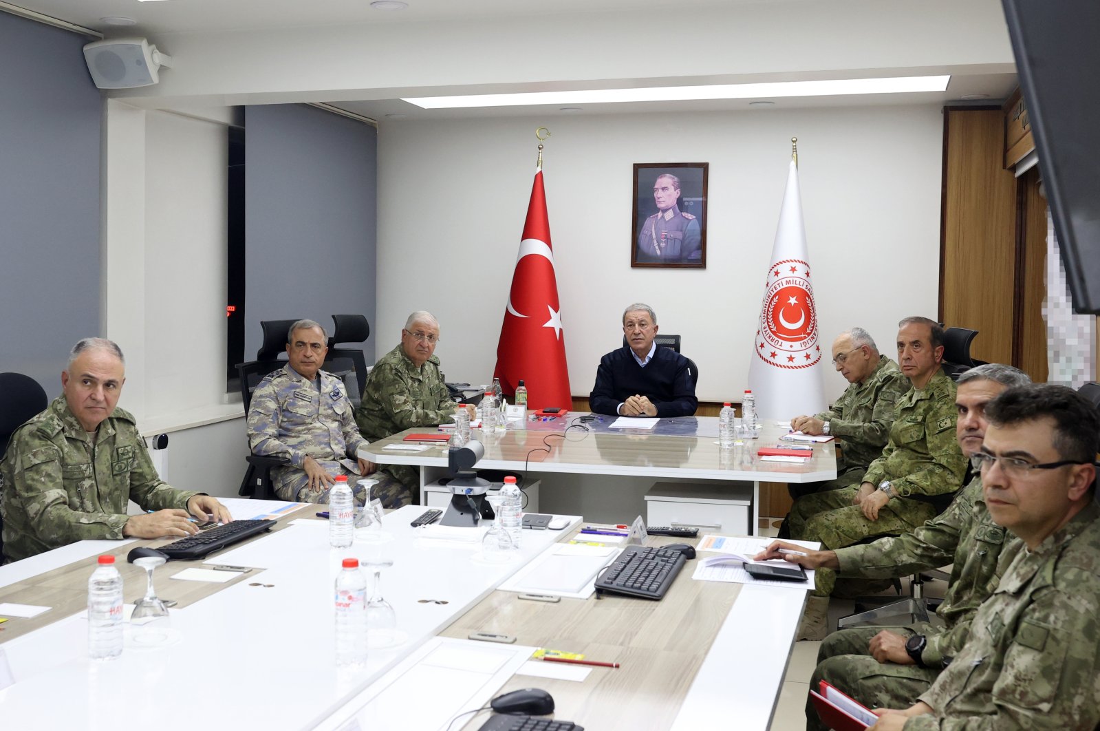 Turkish Defense Minister Hulusi Akar (C) holds a conference with Turkish generals and commanders in Türkiye&#039;s Hakkari province on Nov. 3, 2022. (AA Photo)