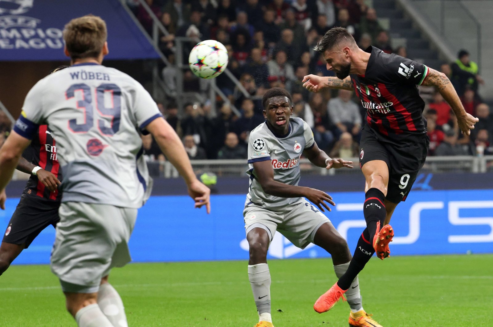 AC Milan&#039;s Olivier Giroud (R) scores the 1-0 goal during the UEFA Champions League Group E football match between AC Milan and FC Salzburg. Milan, Italy, Nov. 2, 2022. (EPA Photo)