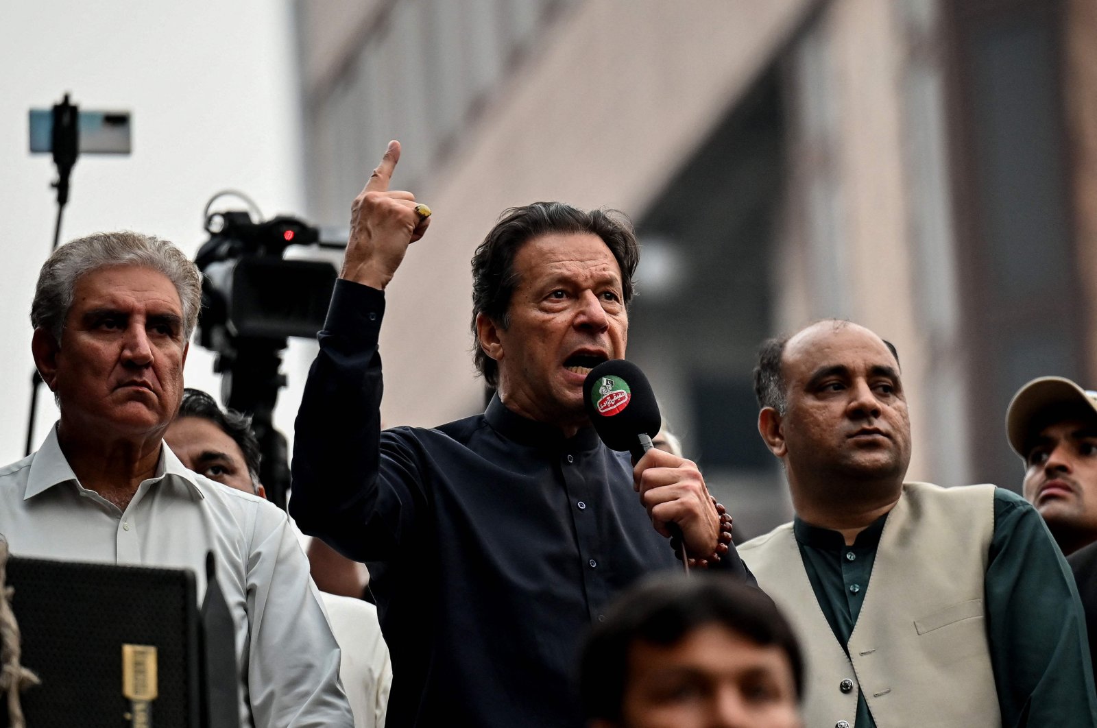 Pakistan&#039;s former PM Imran Khan (C) addresses an anti-government rally, Gujranwala, Pakistan, Nov. 1, 2022. (AFP Photo)