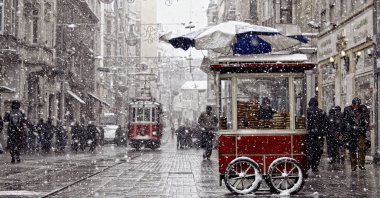 In Türkiye, there are a number of ways to keep your spirits high when the temperature drops. (Shutterstock Photo)
