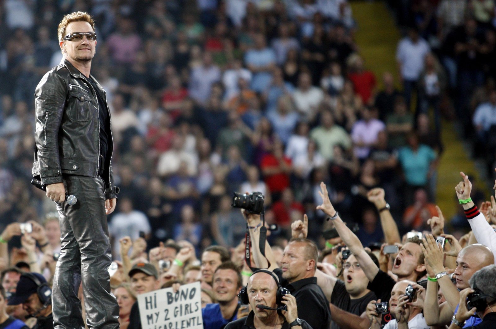 Bono performs during U2&#039;s 360 Degree Tour at the Commerzbank Arena in Frankfurt, Germany, Aug. 10, 2010. (REUTERS Photo) 