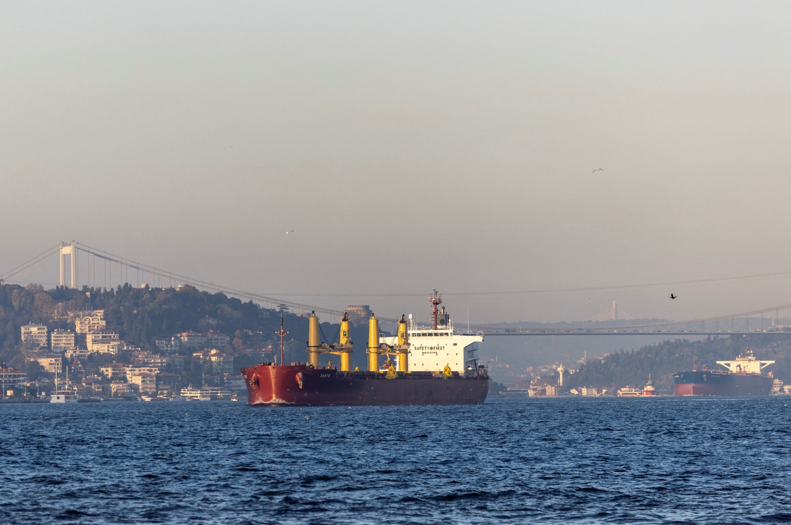 A cargo vessel carrying Ukrainian grain transits the Bosporus, in Istanbul, Türkiye, Nov. 2, 2022. (Reuters Photo)