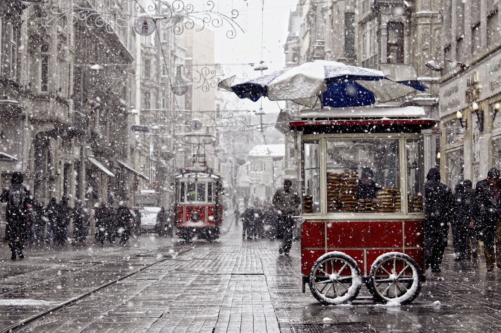 In Türkiye, there are a number of ways to keep your spirits high when the temperature drops. (Shutterstock Photo)