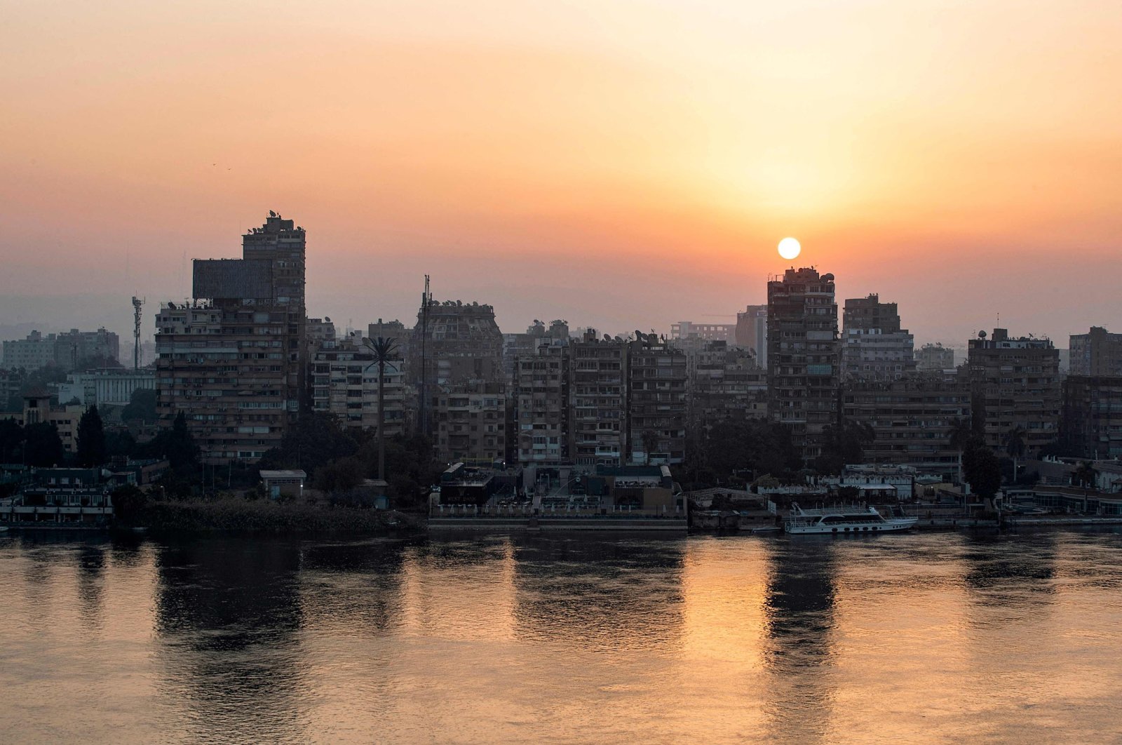 The sun rises behind the skyline of capital Cairo&#039;s Nile river island of Manial, Egypt, Nov. 3, 2022. (AFP Photo)