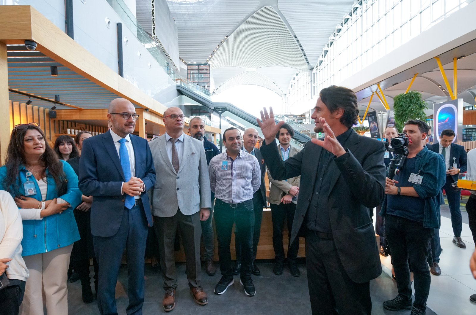 Seni saat bepergian: Bandara Istanbul menampilkan ‘Dreams Under the Viaduct’