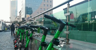 E-scooters are widely used by youngsters in the big cities of Türkiye. (Photo by Sisa Bodani)