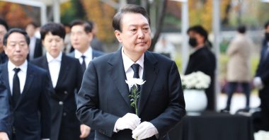 South Korean President Yoon Suk-yeol visits a memorial for victims of the Halloween stampede, Seoul, South Korea, Nov. 3, 2022. (Reuters Photo)
