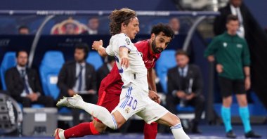 Real Madrid Luka Modric in action under pressure from Liverpool Mohamed Salah during the UEFA Champions League final match between Liverpool FC and Real Madrid at Stade de France. Paris, France, May 28, 2022. (Getty Images Photo)