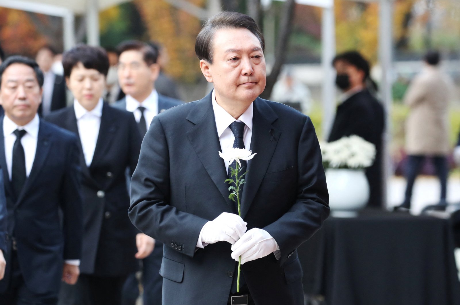 South Korean President Yoon Suk-yeol visits a memorial for victims of the Halloween stampede, Seoul, South Korea, Nov. 3, 2022. (Reuters Photo)