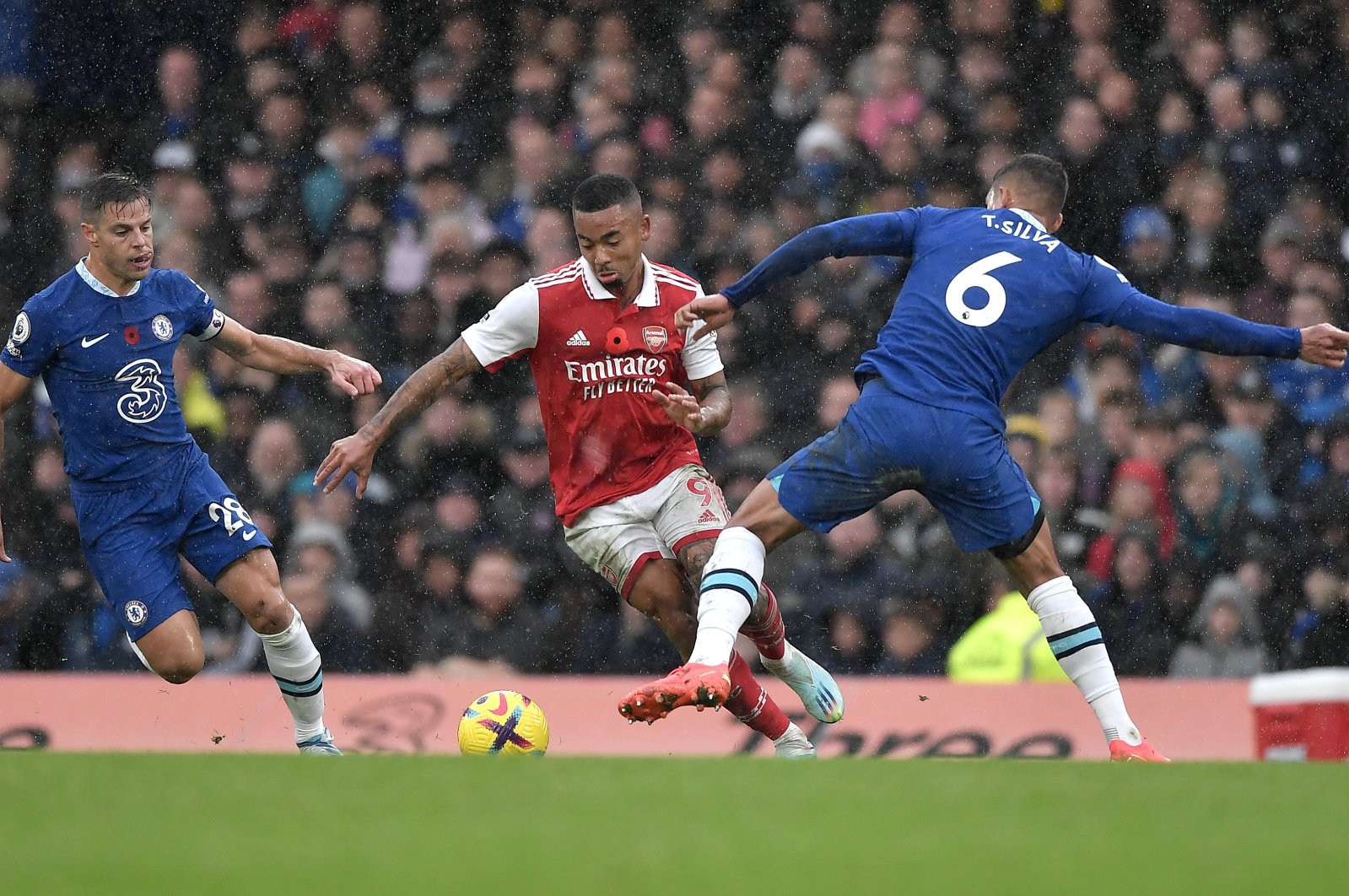 Chelsea&#039;s Cesar Azpilicueta (L) and Thiago Silva (R) try to stop Arsenal&#039;s Gabriel Jesus during the English Premier League match between Chelsea FC and Arsenal FC, London, Britain, Nov. 6, 2022. (EPA Photo)