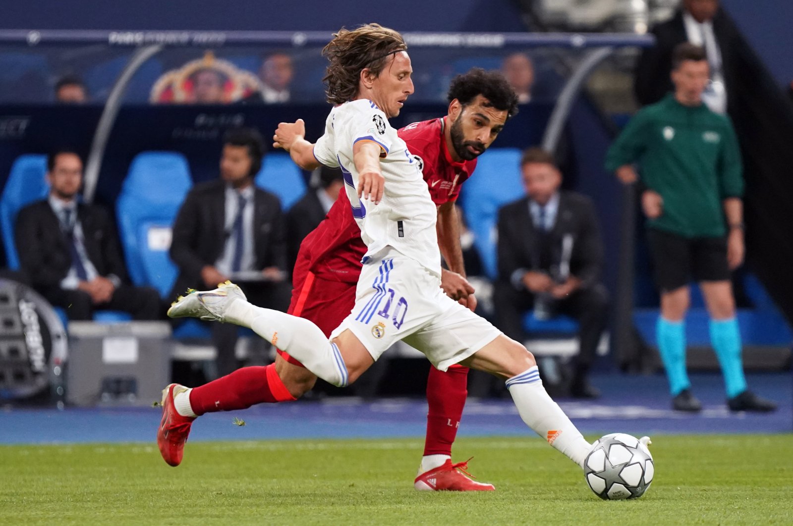 Real Madrid Luka Modric in action under pressure from Liverpool Mohamed Salah during the UEFA Champions League final match between Liverpool FC and Real Madrid at Stade de France. Paris, France, May 28, 2022. (Getty Images Photo)