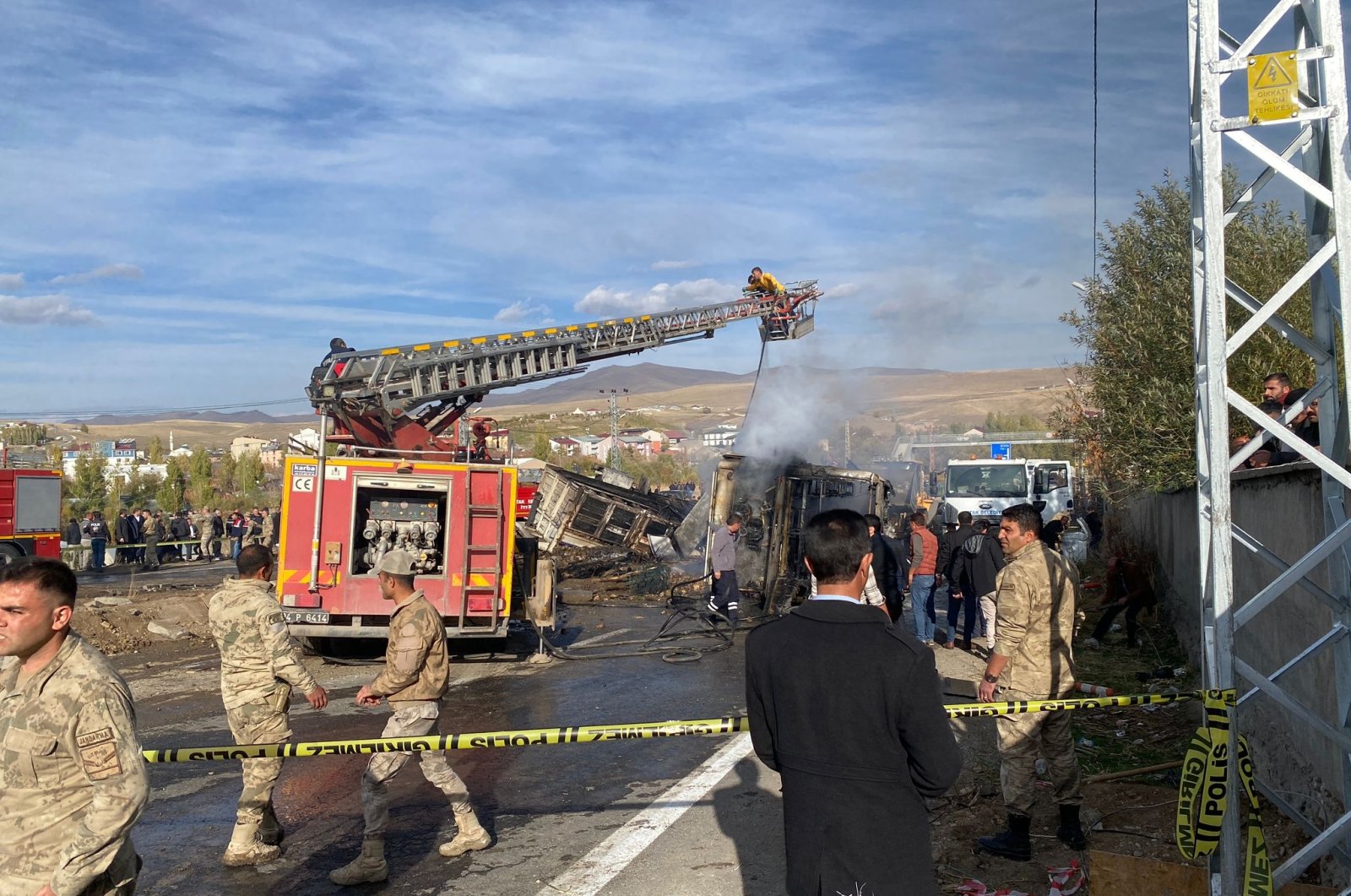 7 tewas dalam tabrakan bus-truk di Türkiye eastern timur