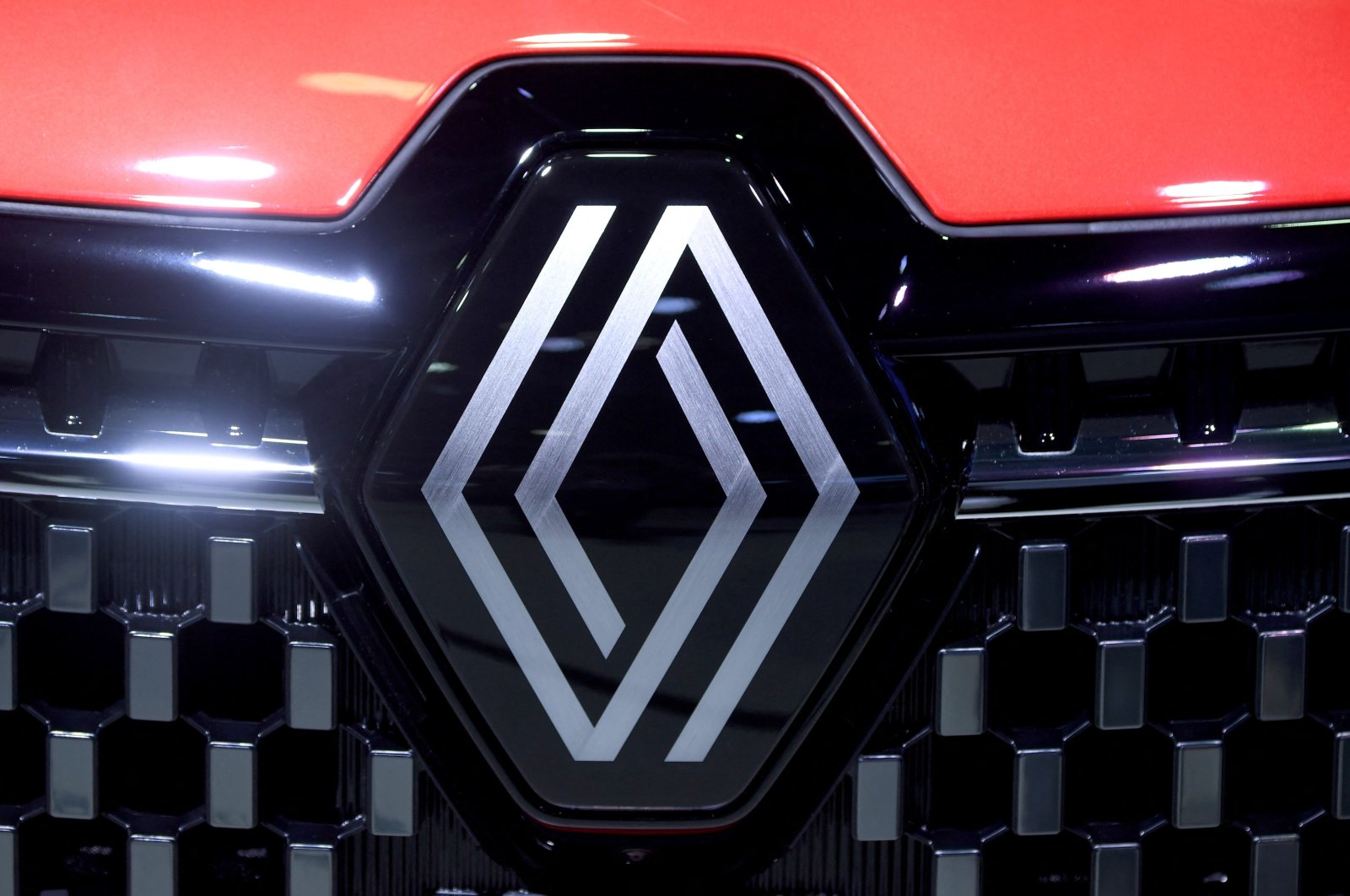 The Renault logo is pictured on the first day of the Paris auto show, in Paris, France, Oct. 17, 2022. (AFP Photo)