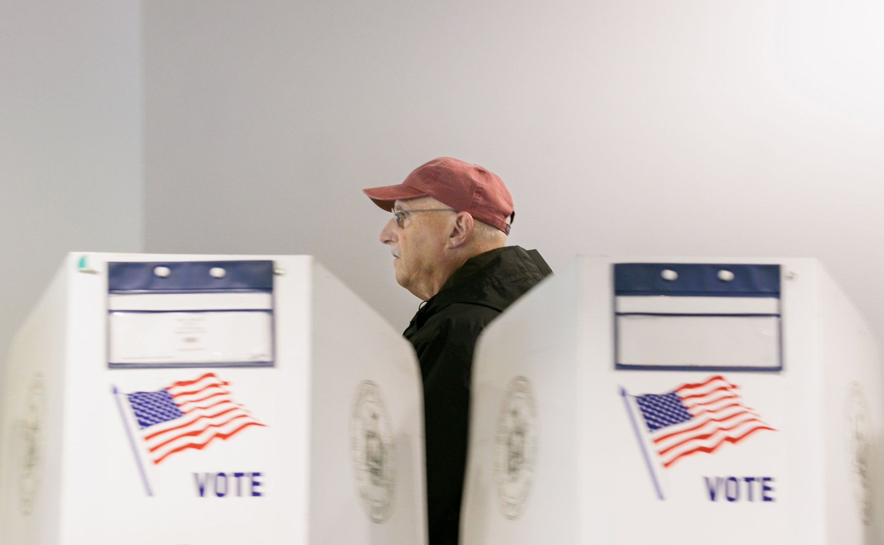 Americans head to polls to vote in stormy midterms | Daily Sabah