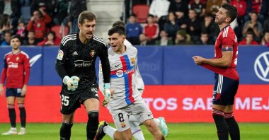 Barcelona's Spanish midfielder Pedri (C) celebrates after scoring his team's first goal during the Spanish league football match between CA Osasuna and FC Barcelona at El Sadar stadium, Pamplona, Nov. 08, 2022. (AFP Photo)