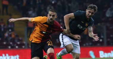 Galatasaray's Berkan Kutlu in action with Yeşilyurt D.Ç. Ofspor's Mustafa Emin Birinci during the Ziraat Turkish Cup 4th Round Qualifying match at Nef Stadium, Istanbul, Türkiye, Nov. 9 2022 (AA Photo)
