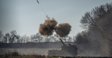 Ukrainian servicemen fire a Polish self-propelled howitzer toward Russian positions, Donetsk, Ukraine, Nov. 8, 2022. (Reuters Photo)