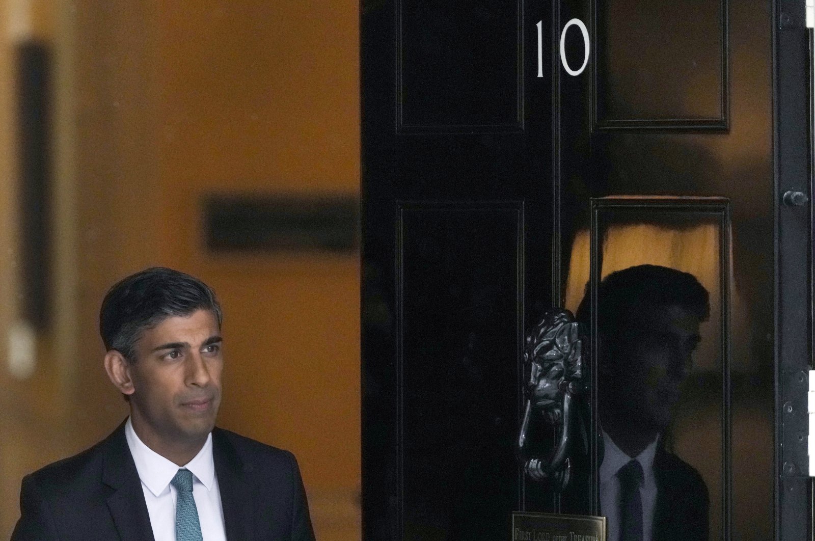 Britain&#039;s Prime Minister Rishi Sunak leaves 10 Downing Street for the House of Commons for his first Prime Minister&#039;s Questions in London, Oct. 26, 2022. (AP Photo)
