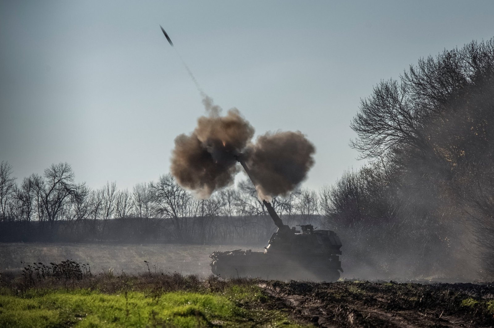 Ukrainian servicemen fire a Polish self-propelled howitzer toward Russian positions, Donetsk, Ukraine, Nov. 8, 2022. (Reuters Photo)