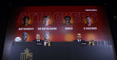 Belgium coach Roberto Martinez and Belgian football federation press officer Stefan Van Loock during the squad announcement, Belgian Football Center, Tubize, Belgium, Nov. 10, 2022. (Reuters Photo)