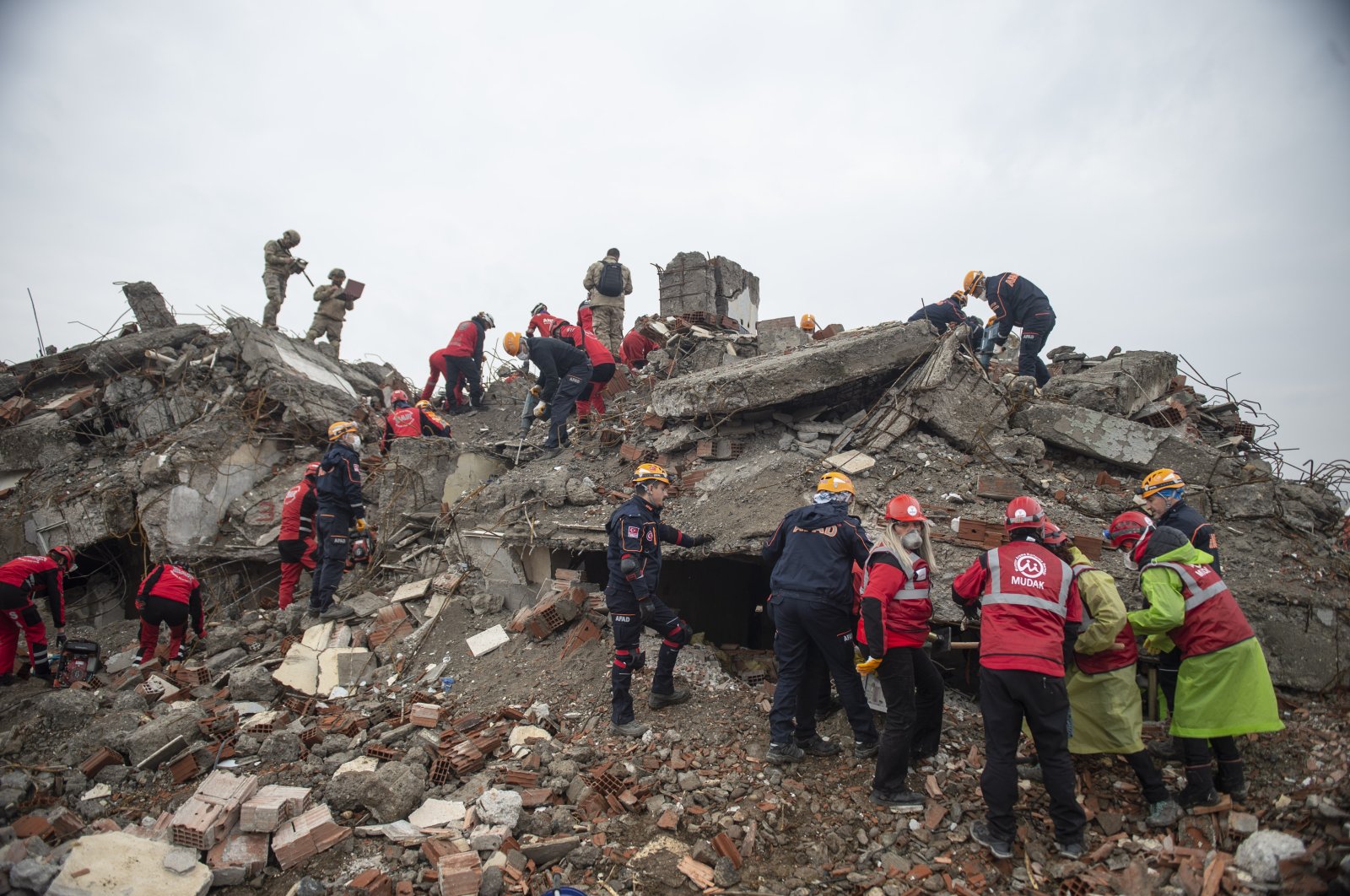 Crews attend an earthquake response drill, in Tunceli, eastern Türkiye, Nov. 8, 2022. (AA Photo) 