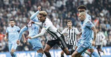 Beşiktaş&#039;s Dele Alli dribbles past Trabzonspor&#039;s Marek Hamsik at Vodafone Arena, Istanbul, Türkiye, Oct. 16, 2022. (AA Photo)