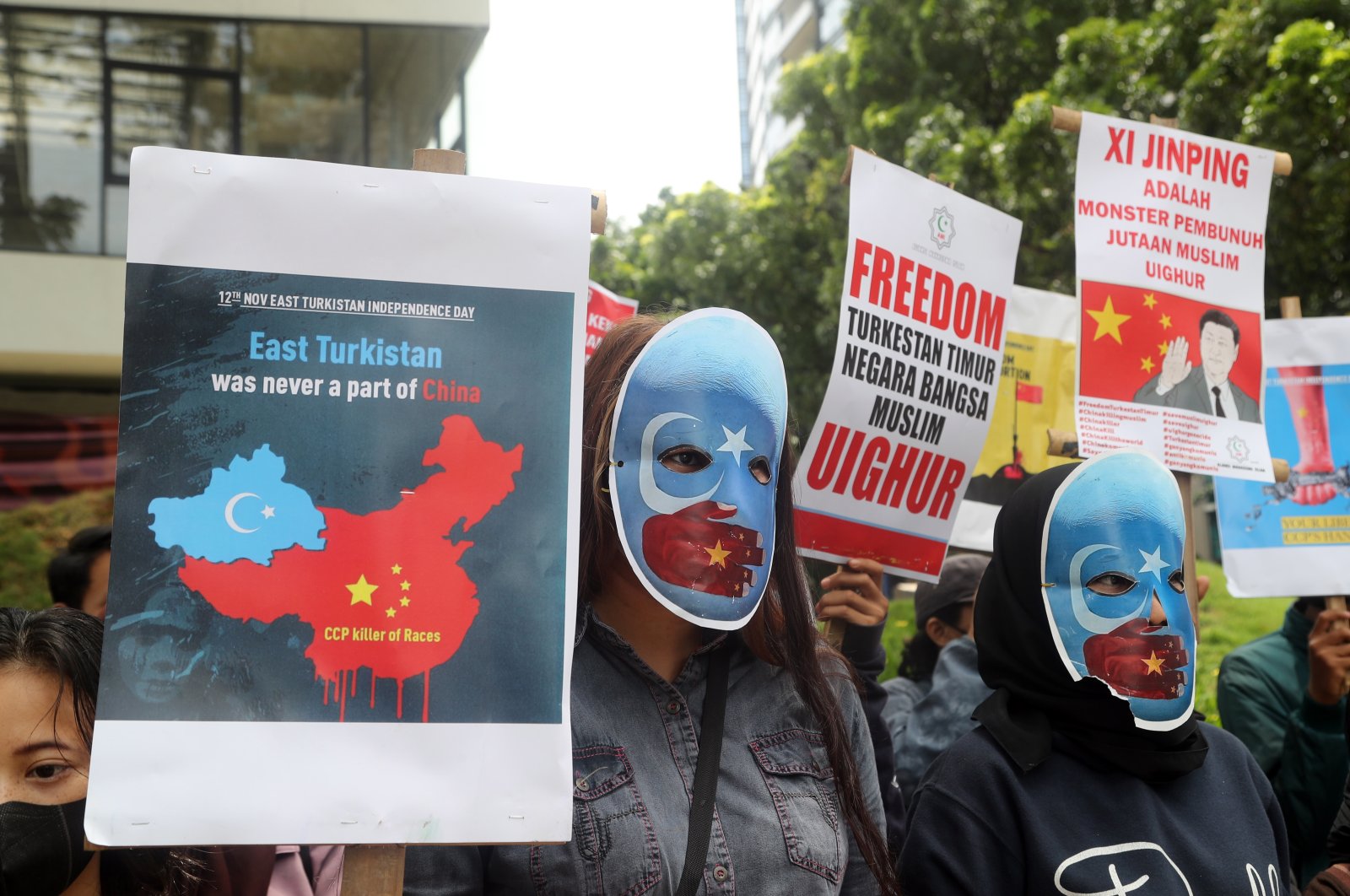 Students protest outside the Chinese Embassy, accusing China of violence against Uyghurs, Jakarta, Indonesia, Nov. 11, 2022. (EPA Photo)