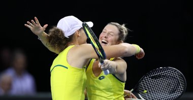 Storm Sanders and Samantha Stosur of Team Australia celebrate winning the semifinal match between Team Australia and Team Great Britain at Emirates Arena, Glasgow, Scotland, Nov. 12, 2022. (Getty Images Photo)