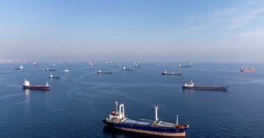 Commercial vessels, including vessels that are part of the Black Sea grain deal, wait to pass through the Bosporus strait off the shores of Yenikapı during a misty morning in Istanbul, Türkiye, Oct. 31, 2022. (Reuters Photo)