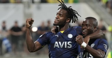 Fenerbahçe's Belgian striker Michy Batshuayi (L) and Ecuadorian teammate Enner Valencia (R) will both feature in the Qatar World Cup for their respective countries.
