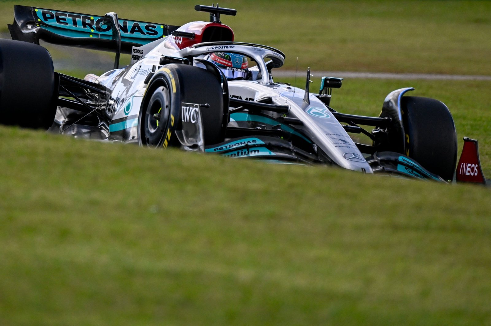 Mercedes ‘di atas awan’ saat Russell memuncaki balapan sprint GP Brasil