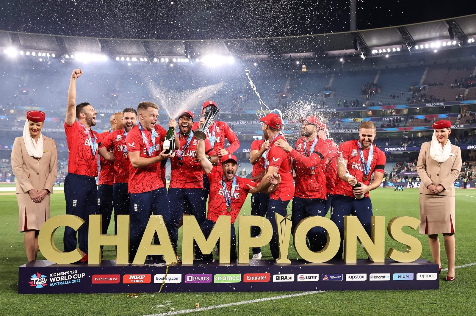 England players celebrate winning the T20 Cricket World Cup, Melbourne, Australia, Nov. 13, 2022. (AFP Photo)