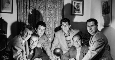 From left to right, a portrait of Salih Tozan, Orhan Kemal, Muzaffer Buyruk, Mücap Ofluoğlu, Samim Kocagöz and Hüsamettin Bozok by Ara Güler. (Photo Courtesy of Ara Güler Museum)