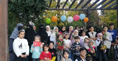Children hold their plants that they planted in recycled plastic bottles at Recep Tayyip Erdoğan Park in Esenyurt, Istanbul, Türkiye, Nov. 13, 2022. (Photo by Maisarah)