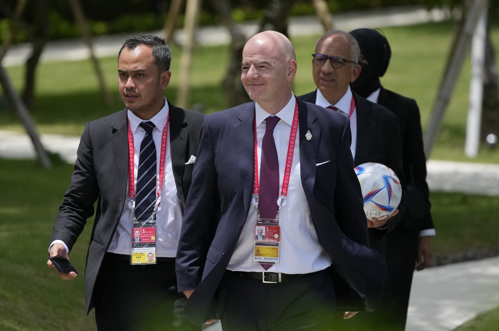 FIFA President Gianni Infantino (C) walks to attend a lunch as part of the G-20 Leaders&#039; Summit, Bali, Indonesia, Nov. 15 2022. (EPA Photo)
