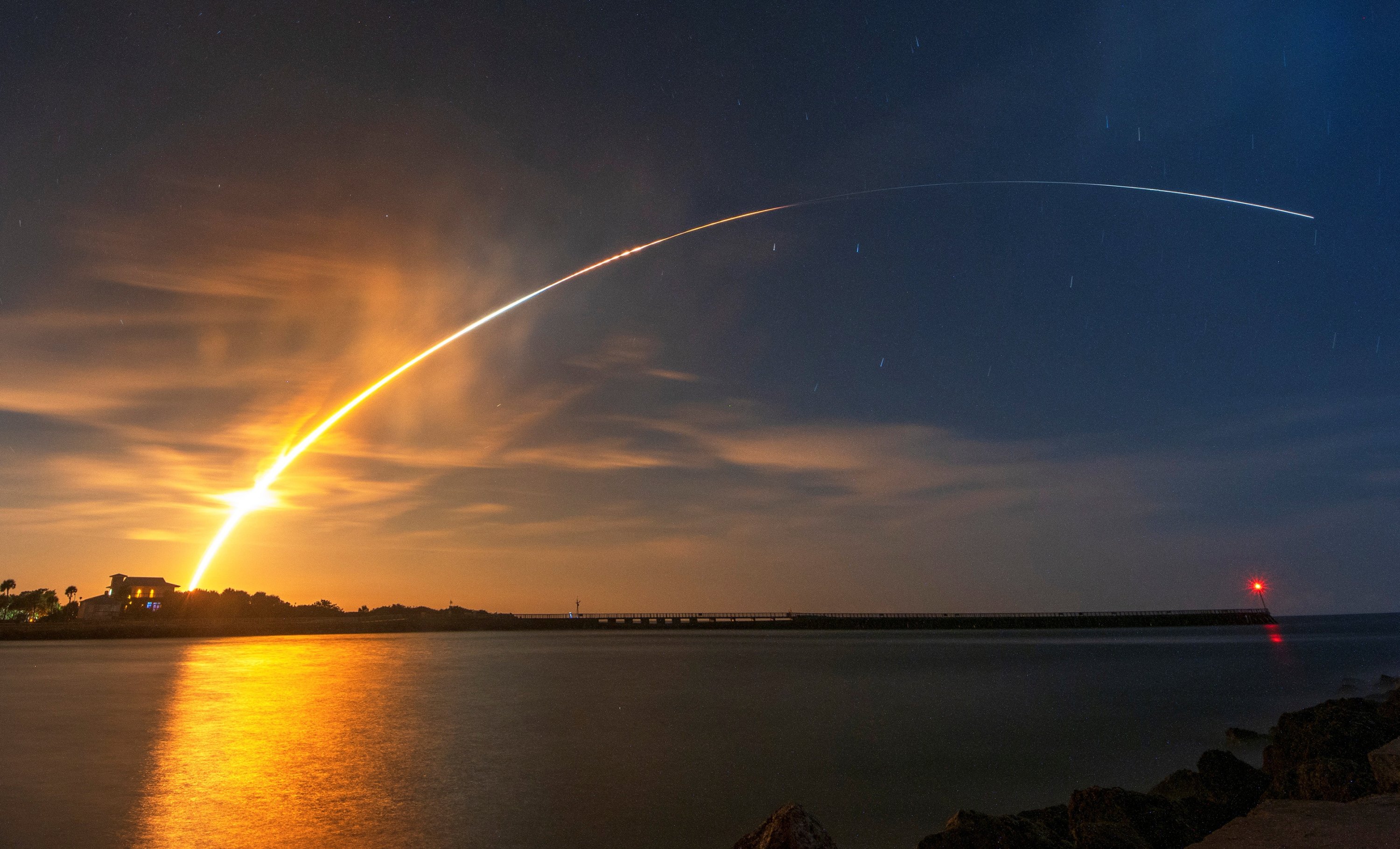 Roket bulan NASA generasi berikutnya lepas landas dari kompleks peluncuran 39-B di Kennedy Space Center di Cape Canaveral, Florida, AS, 16 November 2022. (Foto Reuters)