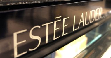 An Estee Lauder cosmetics counter is seen in Los Angeles, California, U.S., Aug. 19, 2019. (Reuters Photo)