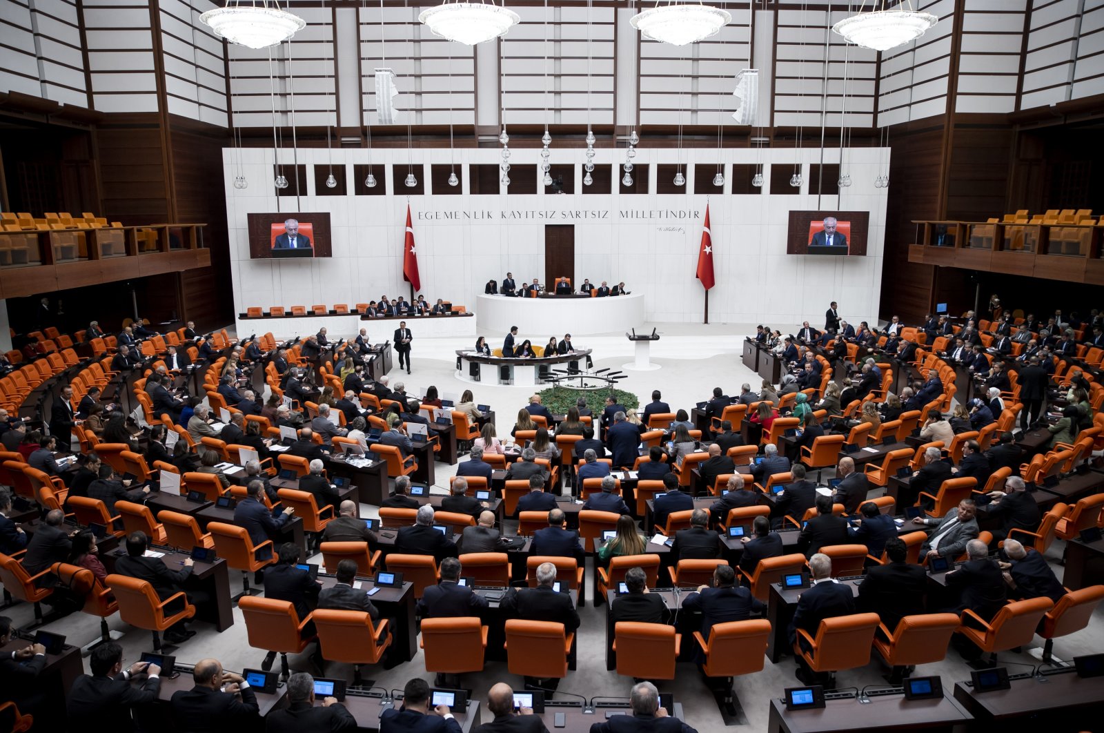 Lawmakers during a session to approve the omnibus bill at the Turkish Parliament, Nov. 16, 2022. (AA Photo)