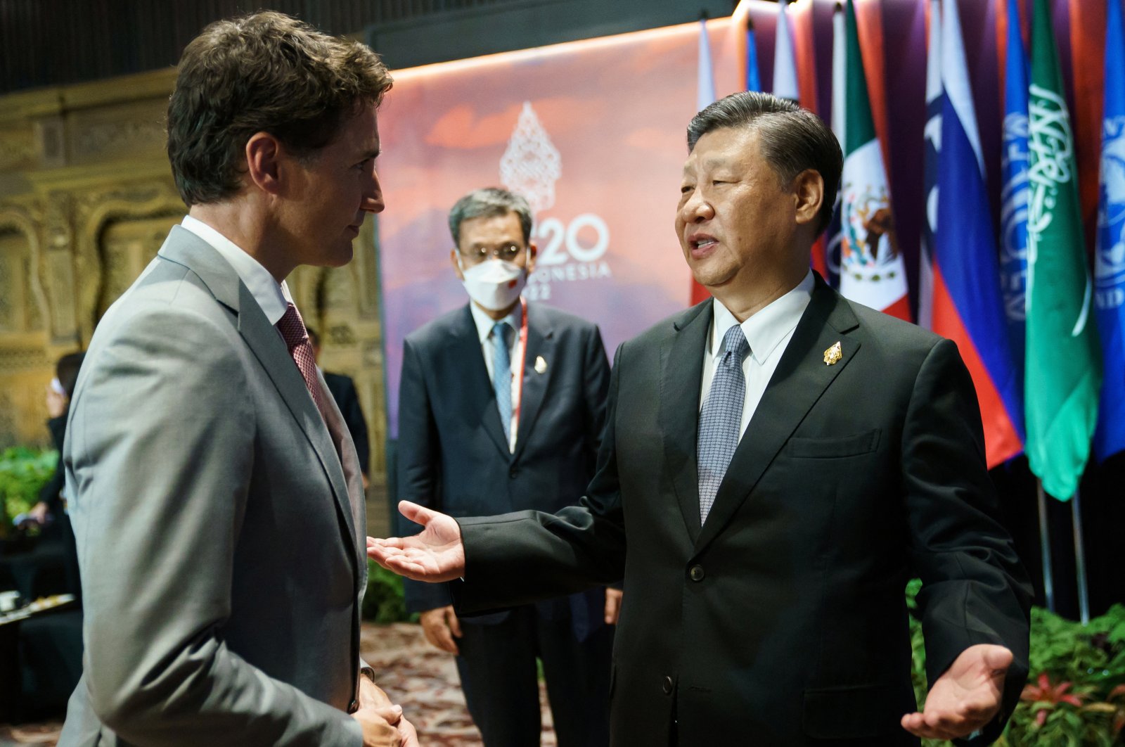 Canada&#039;s Prime Minister Justin Trudeau speaks with China&#039;s President Xi Jinping at the G20 Leaders&#039; Summit in Bali, Indonesia, Nov. 16, 2022.  (Prime Minister&#039;s Office/Handout via Reuters)